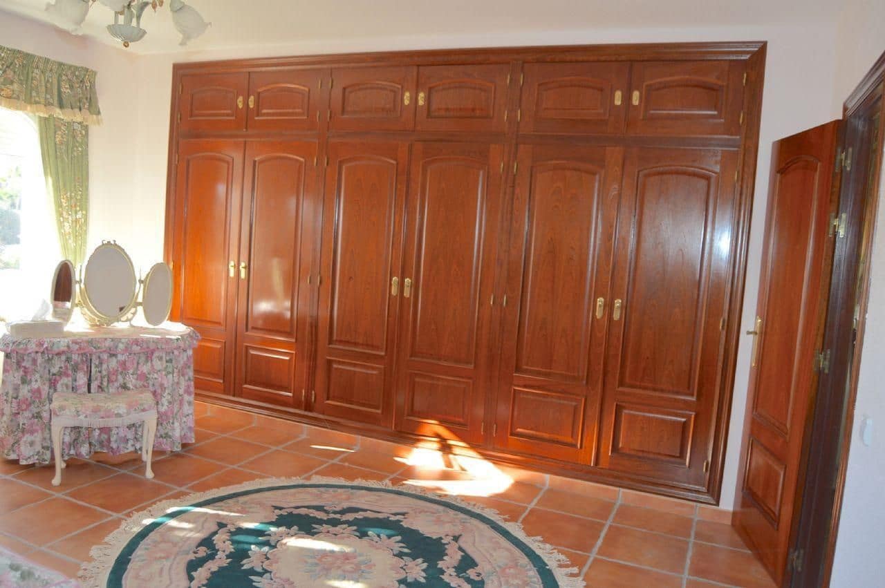 8 Zimmer Villa zu verkaufen in Alfaz del Pi / L'Alfas del Pi mit Pool Garage - 1.750.000 € (Ref: 3746337)