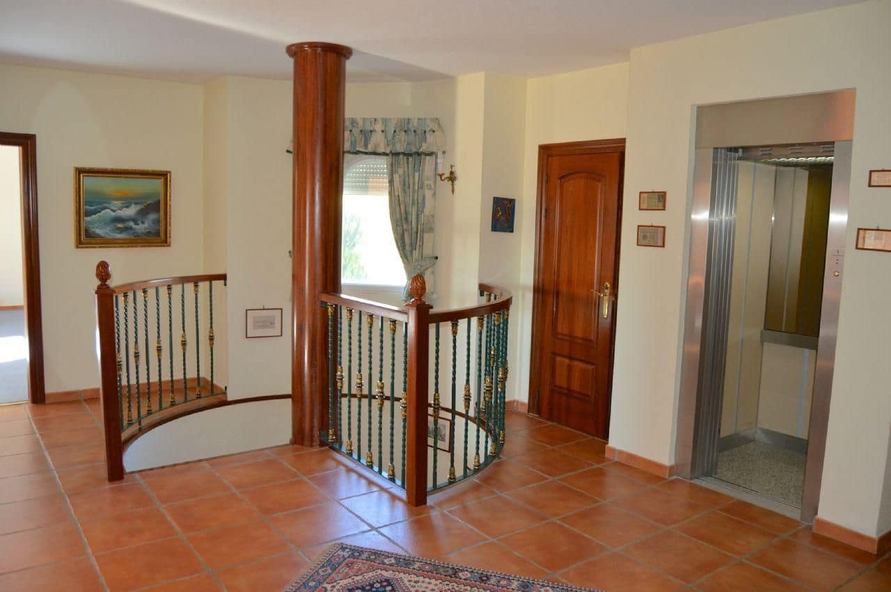 8 Zimmer Villa zu verkaufen in Alfaz del Pi / L'Alfas del Pi mit Pool Garage - 1.750.000 € (Ref: 3746337)