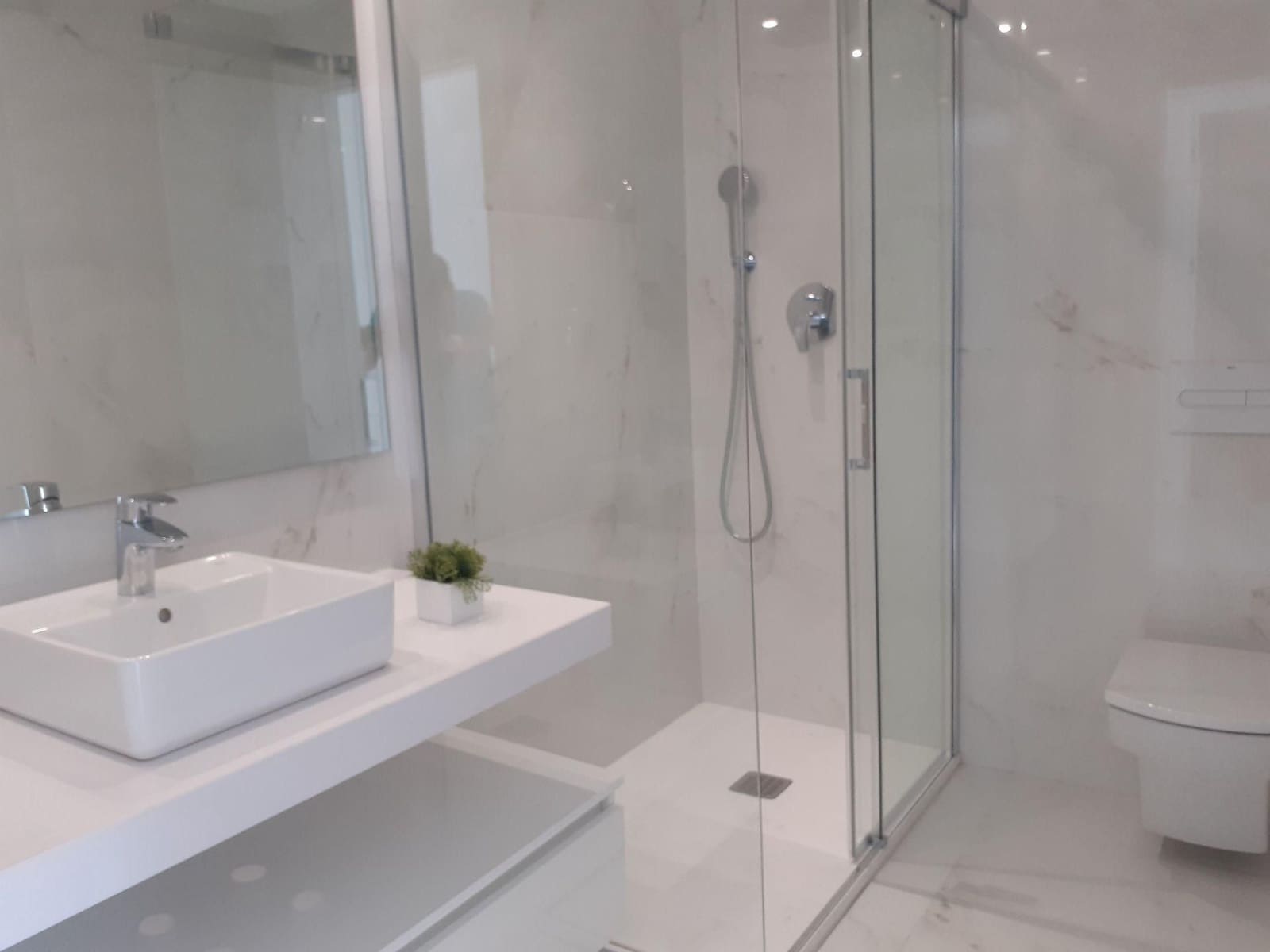 2 bedroom Apartment for sale in Benidorm with pool - € 675,000 (Ref: 5845337)