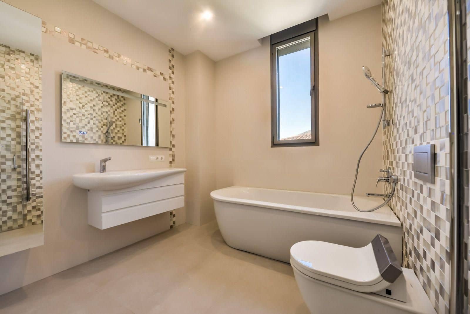 6 bedroom Villa for sale in Calpe / Calp with pool garage - € 2,200,000 (Ref: 5845344)