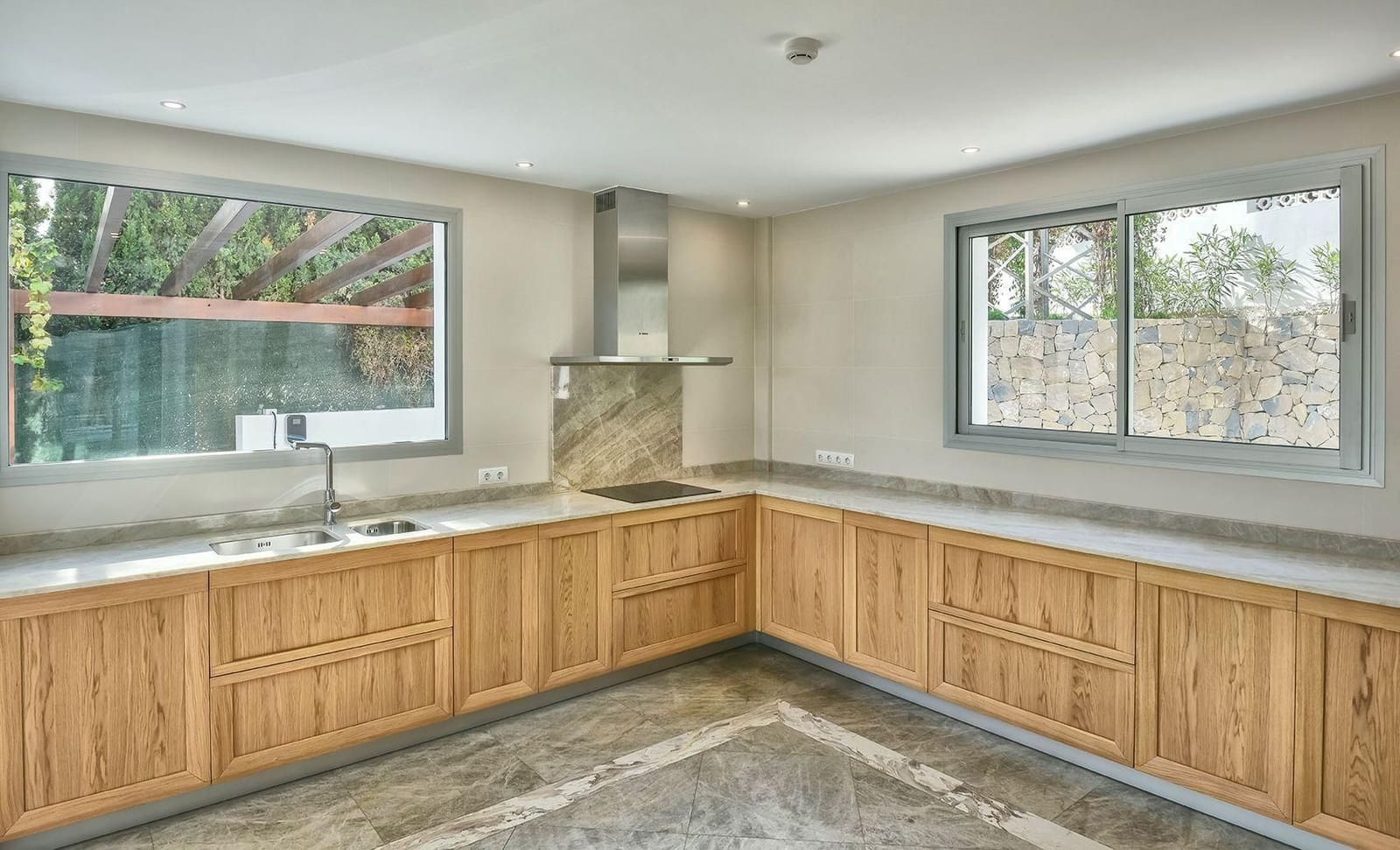 3 soverom Villa til salgs i Calpe / Calp med svømmebasseng garasje - € 3 200 000 (Ref: 5845408)