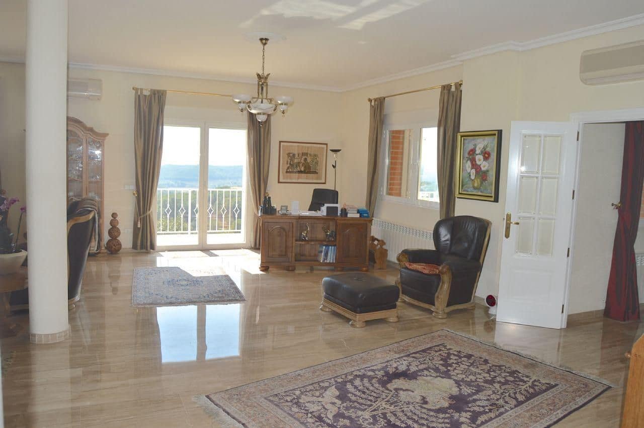 5 bedroom Villa for sale in Altea with pool garage - € 2,130,000 (Ref: 6439999)