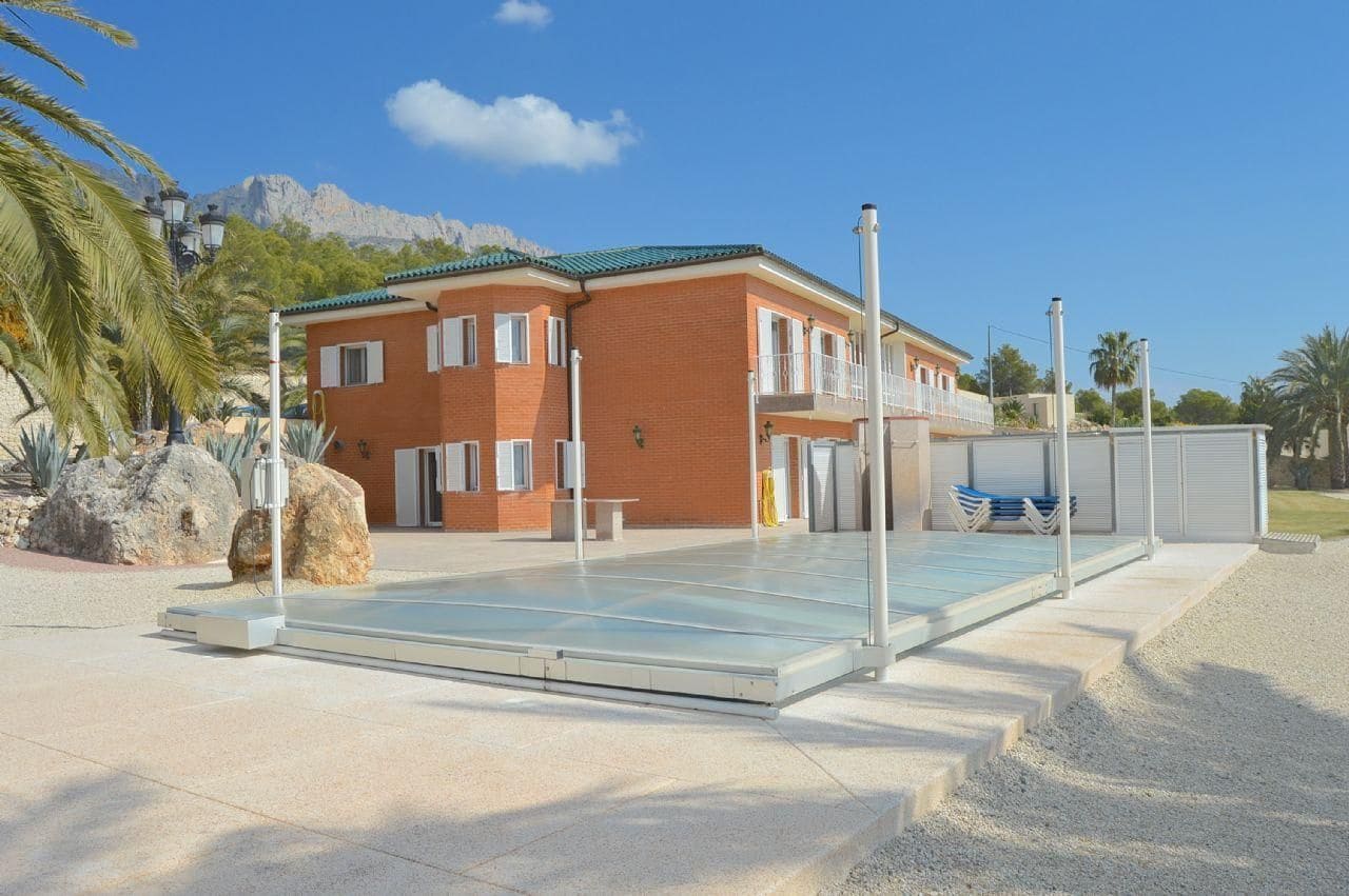 5 bedroom Villa for sale in Altea with pool garage - € 2,130,000 (Ref: 6439999)