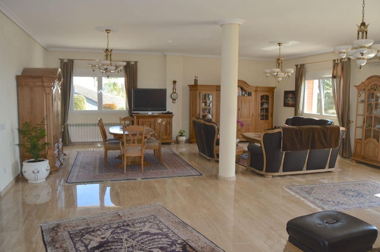 5 bedroom Villa for sale in Altea with pool garage - € 2,130,000 (Ref: 6439999)