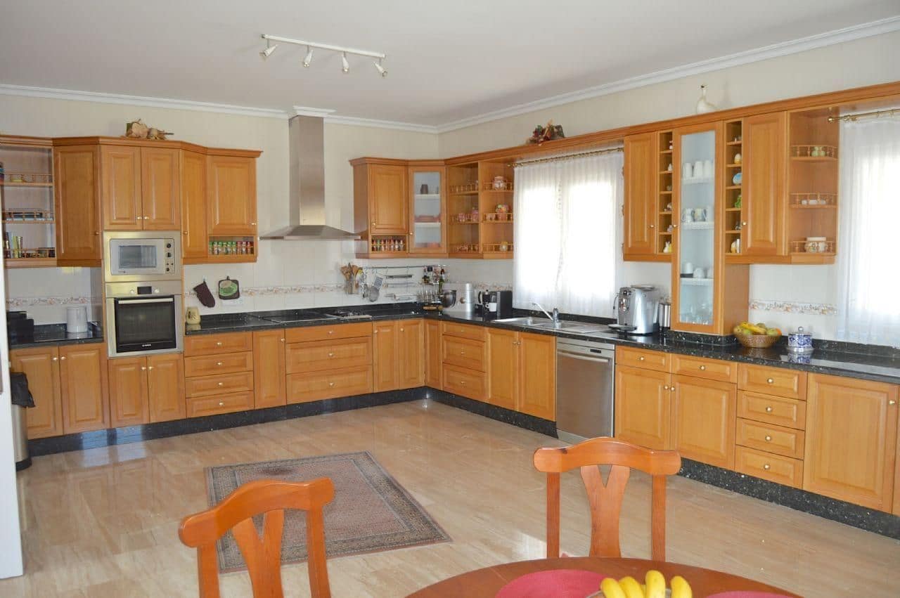 5 bedroom Villa for sale in Altea with pool garage - € 2,130,000 (Ref: 6439999)