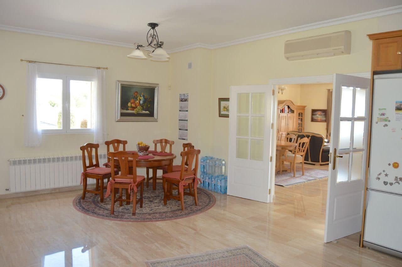 5 bedroom Villa for sale in Altea with pool garage - € 2,130,000 (Ref: 6439999)