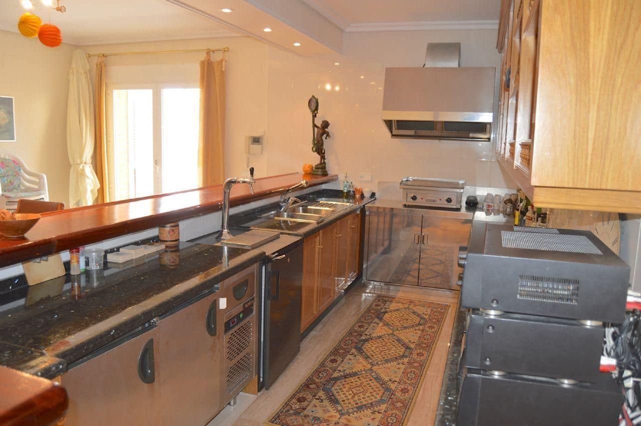 5 bedroom Villa for sale in Altea with pool garage - € 2,130,000 (Ref: 6439999)