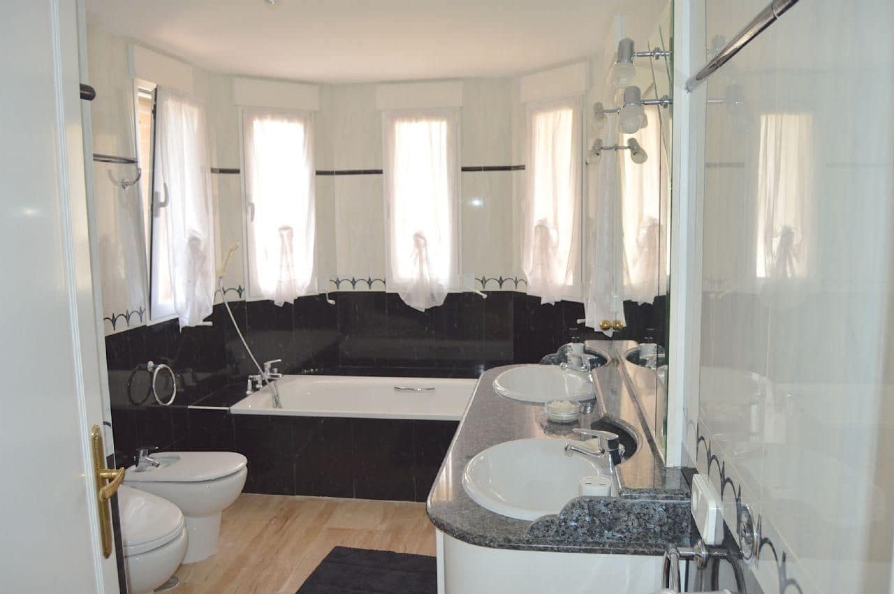 5 bedroom Villa for sale in Altea with pool garage - € 2,130,000 (Ref: 6439999)