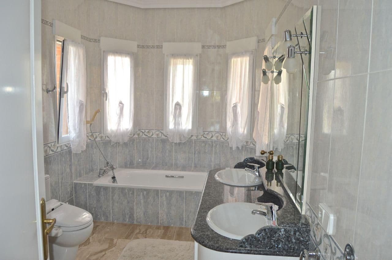 5 bedroom Villa for sale in Altea with pool garage - € 2,130,000 (Ref: 6439999)