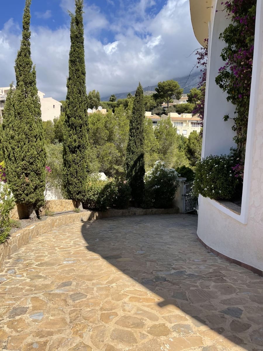 4 bedroom Villa for sale in Altea with pool garage - € 1,290,000 (Ref: 6476021)