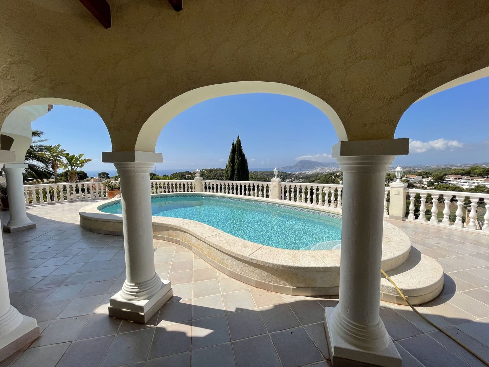 4 bedroom Villa for sale in Altea with pool garage - € 1,290,000 (Ref: 6476021)