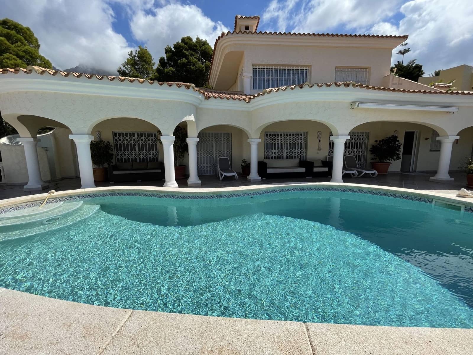 4 bedroom Villa for sale in Altea with pool garage - € 1,290,000 (Ref: 6476021)