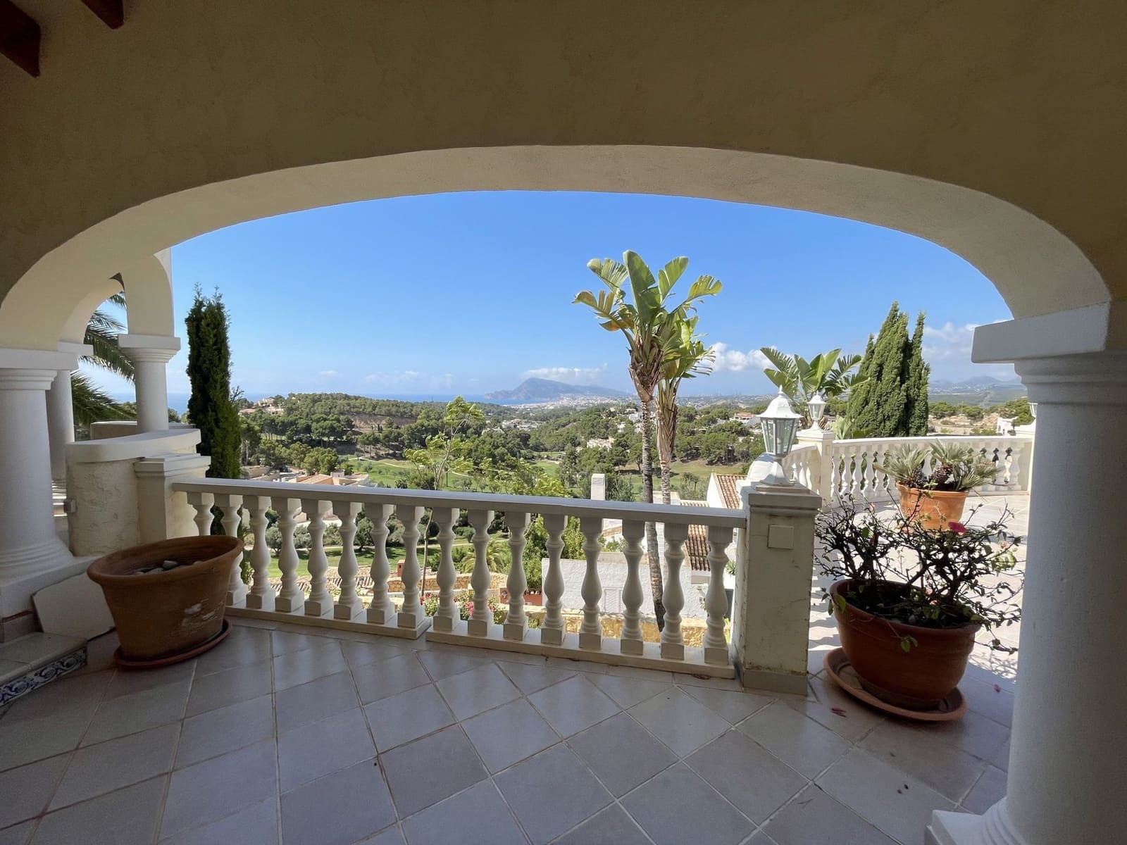 4 bedroom Villa for sale in Altea with pool garage - € 1,290,000 (Ref: 6476021)