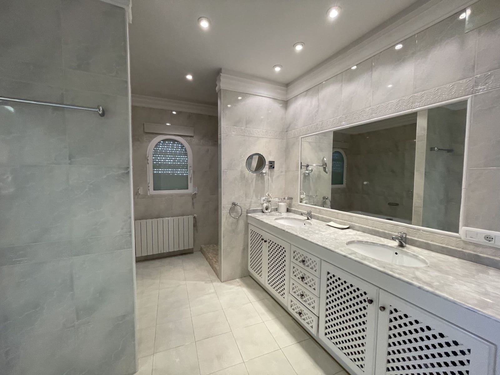 4 bedroom Villa for sale in Altea with pool garage - € 1,290,000 (Ref: 6476021)