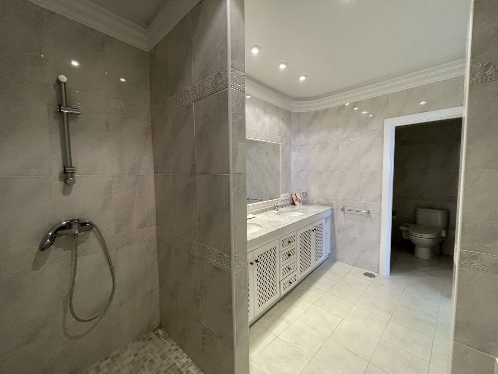 4 bedroom Villa for sale in Altea with pool garage - € 1,290,000 (Ref: 6476021)