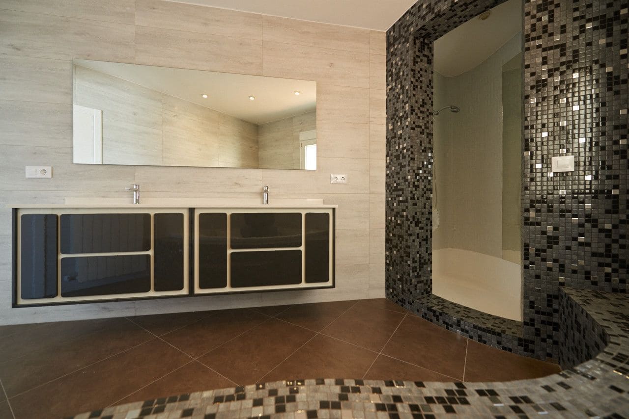 4 bedroom Villa for sale in Altea with pool garage - € 1,195,000 (Ref: 6618635)