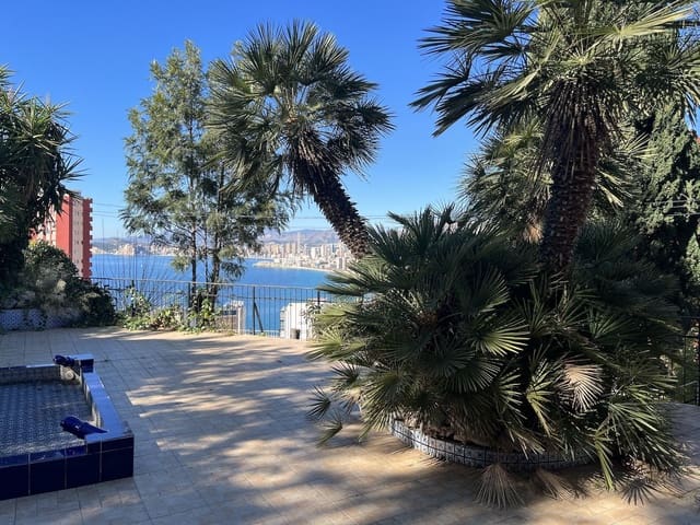 Villa te koop in Benidorm met zwembad garage - € 1.675.000 (Ref: 6742799)