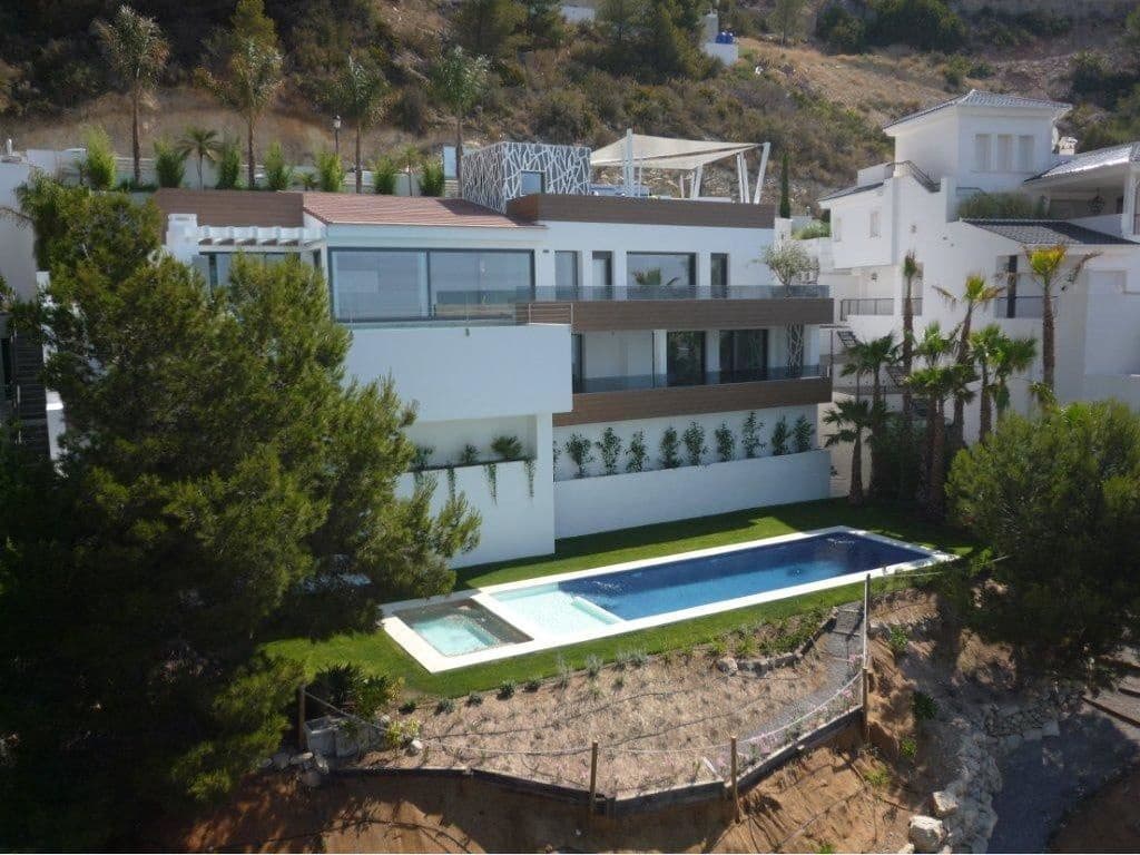 4 bedroom Villa for sale in Altea with pool garage - € 2,850,000 (Ref: 6761798)