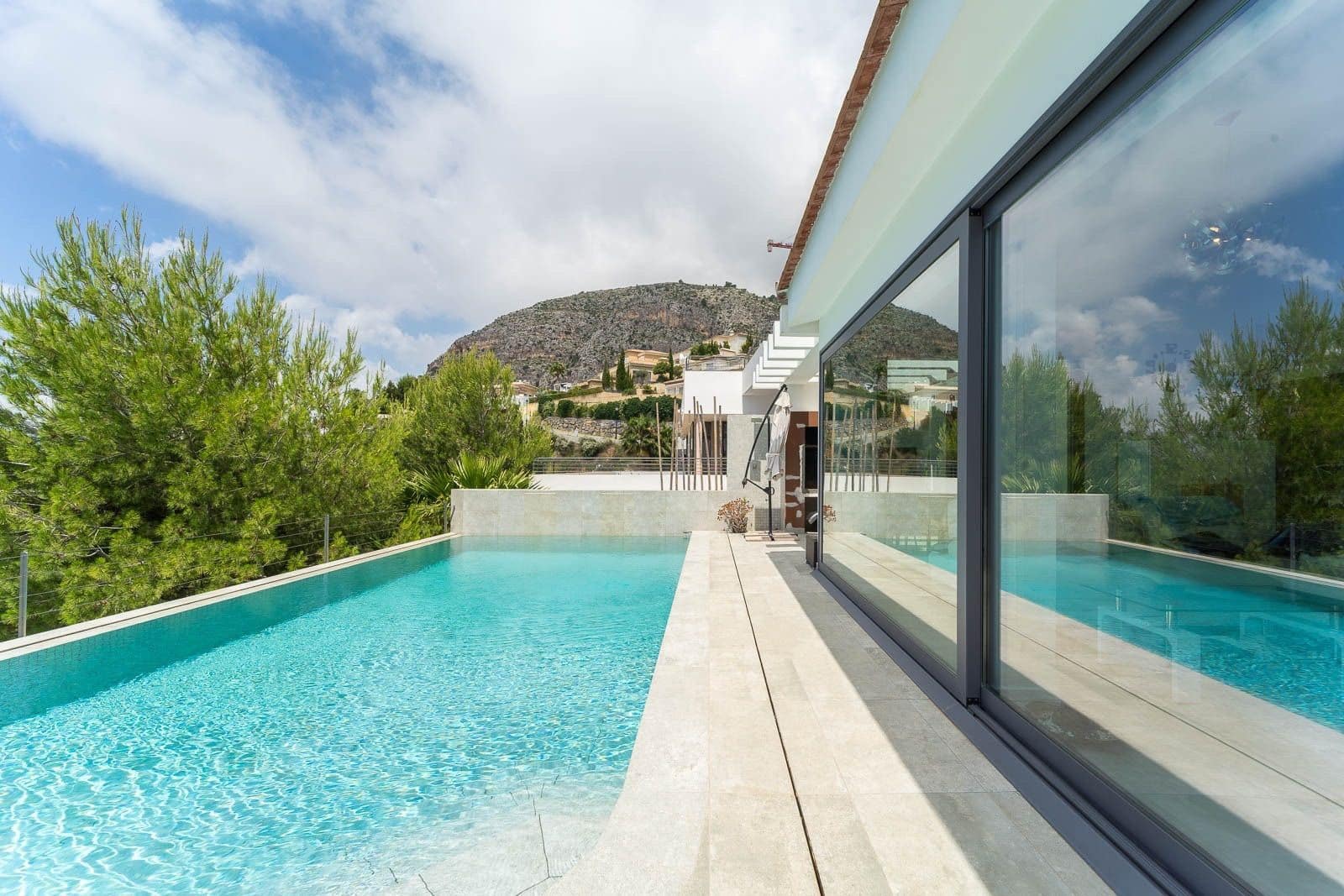 4 bedroom Villa for sale in Altea with pool garage - € 2,850,000 (Ref: 6761798)