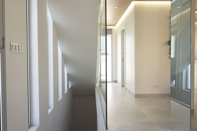 4 soverom Villa til salgs i Alicante by med svømmebasseng garasje - € 1 430 000 (Ref: 6802006)