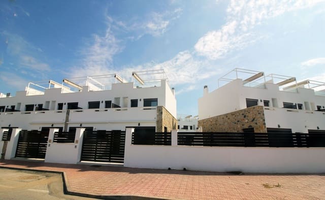 3 soverom Kjedet enebolig til salgs i Orihuela med svømmebasseng garasje - € 358 000 (Ref: 6817043)