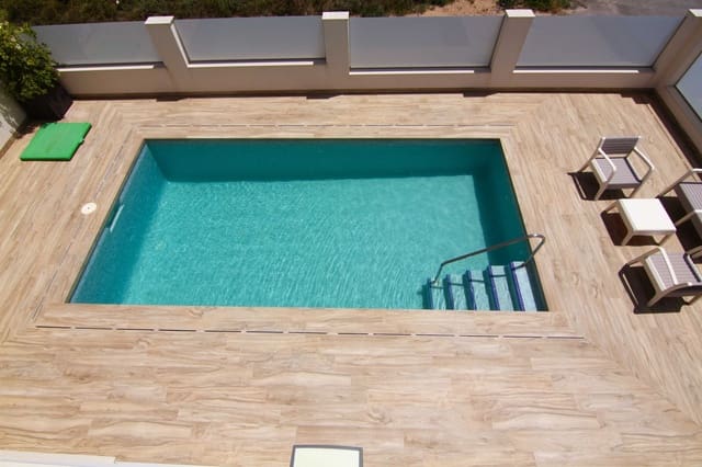 3 soverom Villa til salgs i Torrevieja med svømmebasseng garasje - € 590 000 (Ref: 6906113)