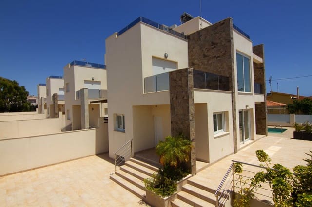 3 soverom Villa til salgs i Torrevieja med svømmebasseng garasje - € 590 000 (Ref: 6906113)