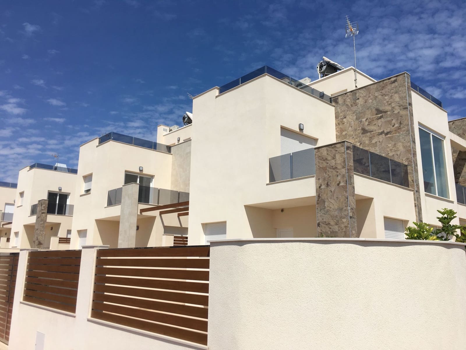 3 bedroom Villa for sale in Torrevieja with pool garage - € 590,000 (Ref: 6906113)