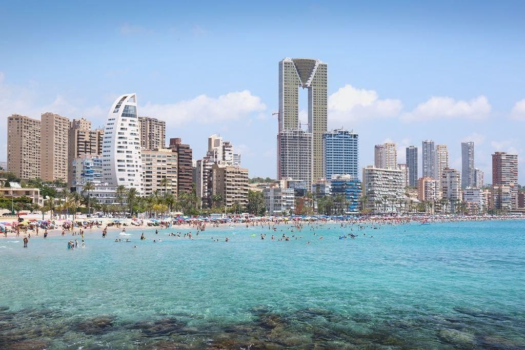 2 bedroom Apartment for sale in Benidorm with pool - € 1,094,000 (Ref: 7436423)