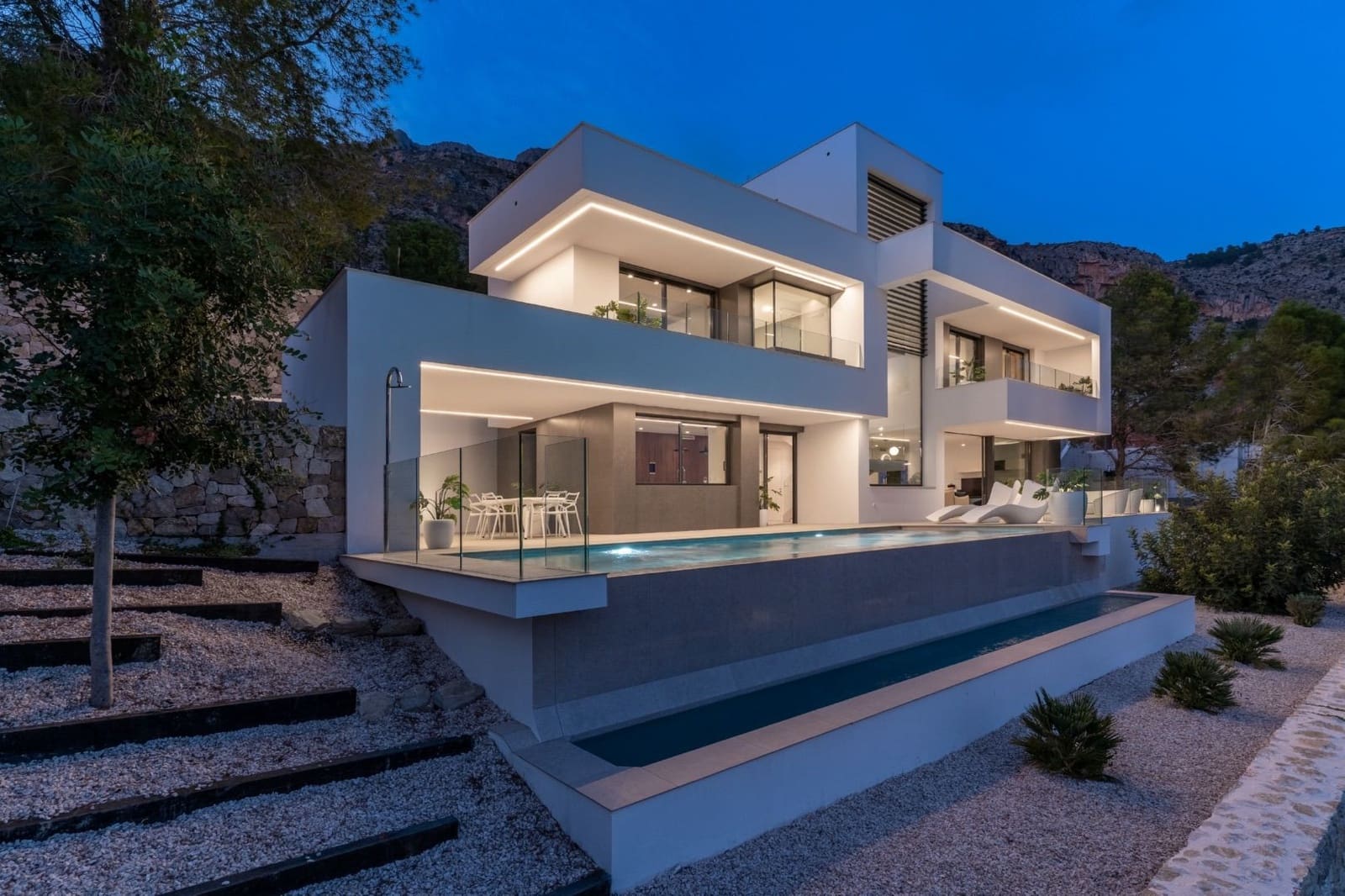 4 bedroom Villa for sale in Altea with pool garage - € 2,257,500 (Ref: 7524226)