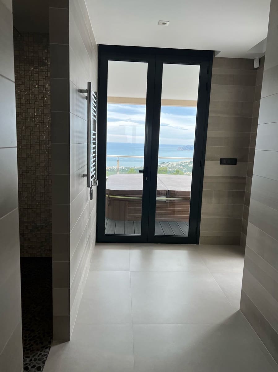 5 bedroom Villa for sale in Altea with pool garage - € 3,500,000 (Ref: 7527887)