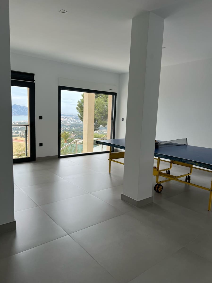 5 bedroom Villa for sale in Altea with pool garage - € 3,500,000 (Ref: 7527887)