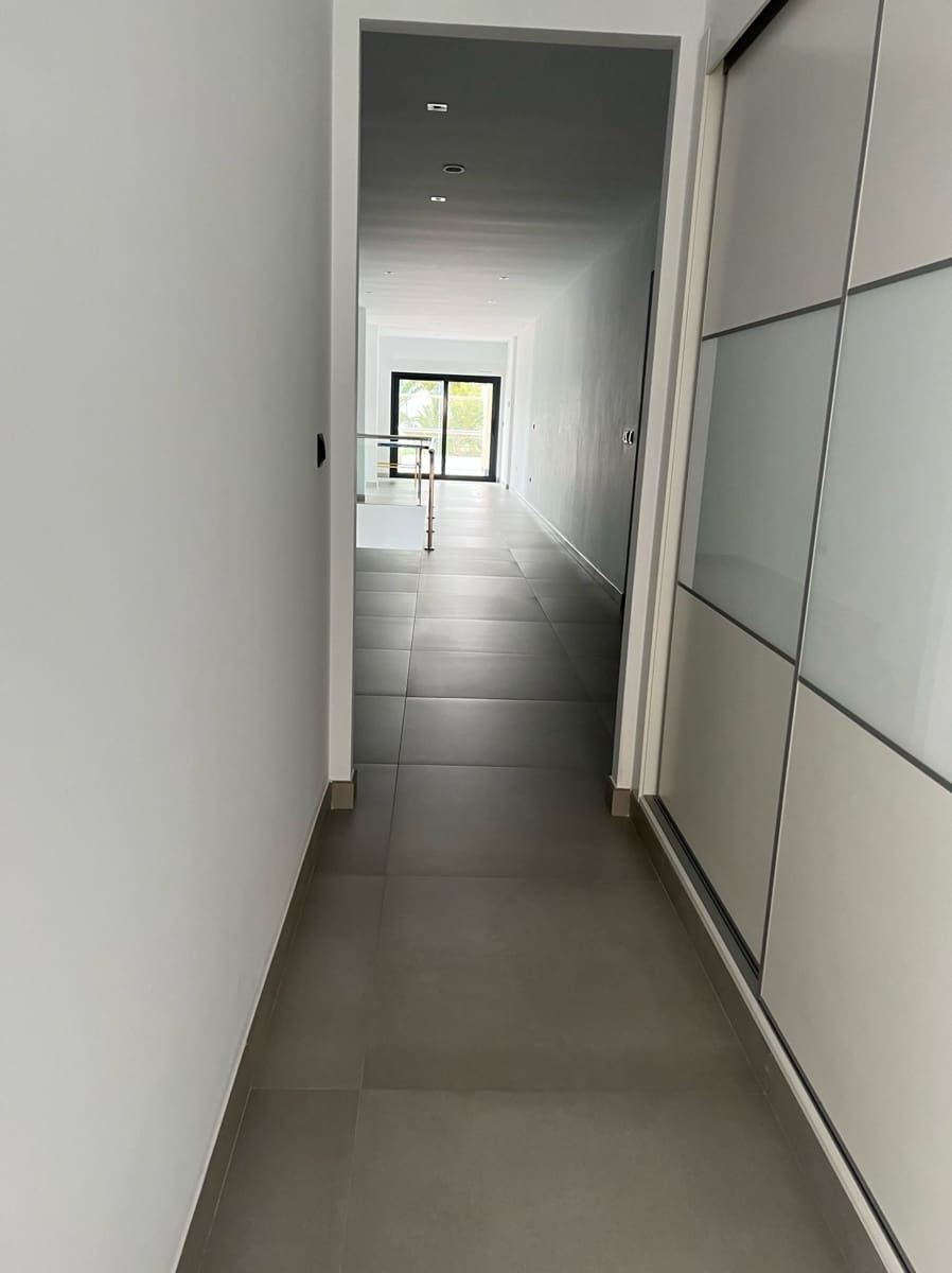 5 bedroom Villa for sale in Altea with pool garage - € 3,500,000 (Ref: 7527887)