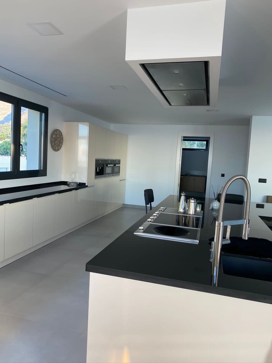 5 bedroom Villa for sale in Altea with pool garage - € 3,500,000 (Ref: 7527887)