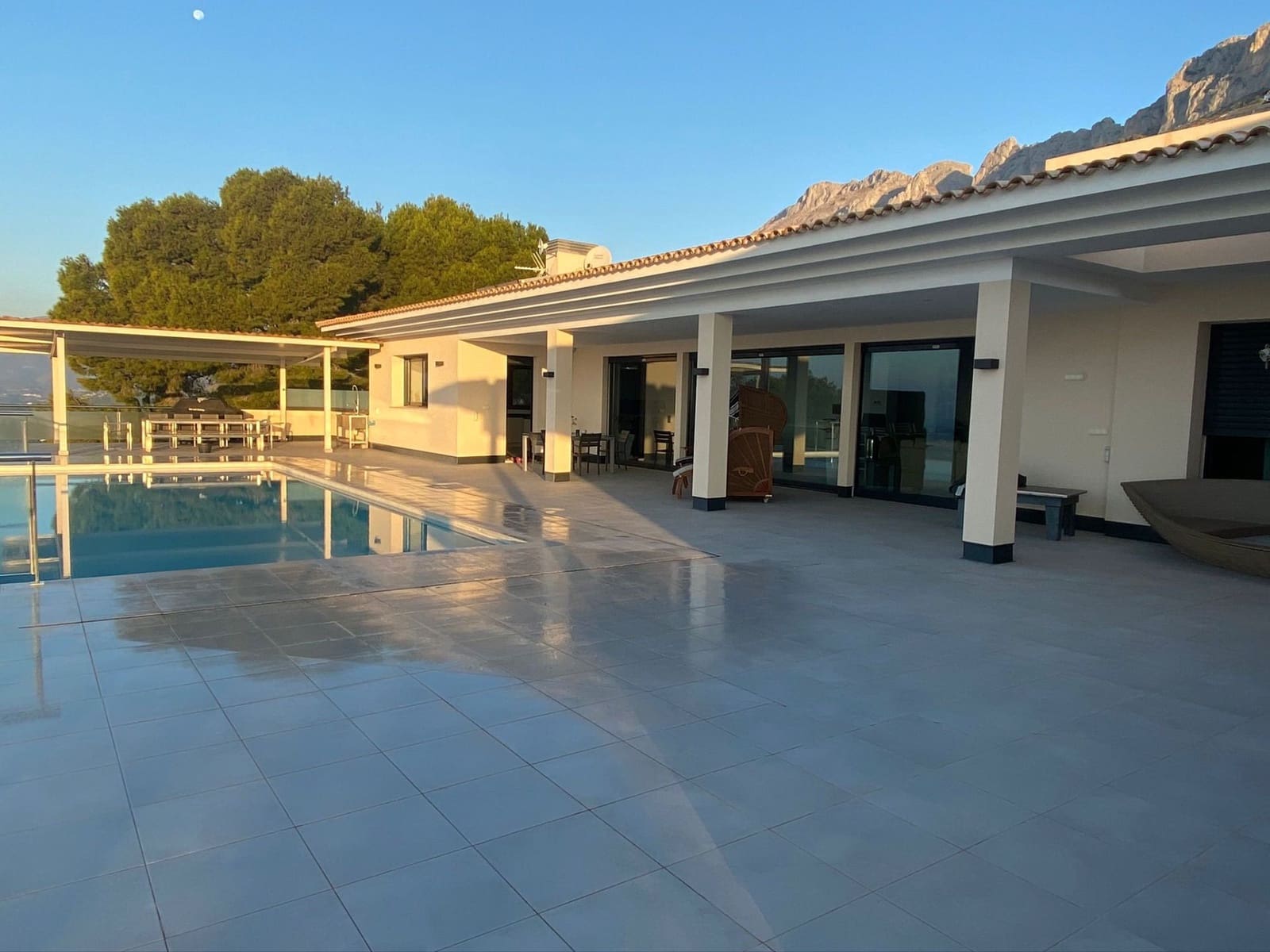 5 bedroom Villa for sale in Altea with pool garage - € 3,500,000 (Ref: 7527887)