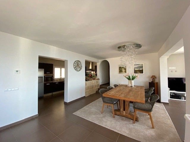 4 bedroom Villa for sale in Altea with pool garage - € 1,099,000 (Ref: 7636700)