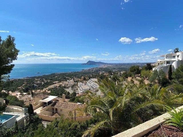 4 bedroom Villa for sale in Altea with pool garage - € 1,099,000 (Ref: 7636700)