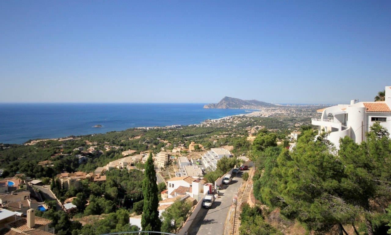 4 bedroom Villa for sale in Altea with pool garage - € 1,099,000 (Ref: 7636700)