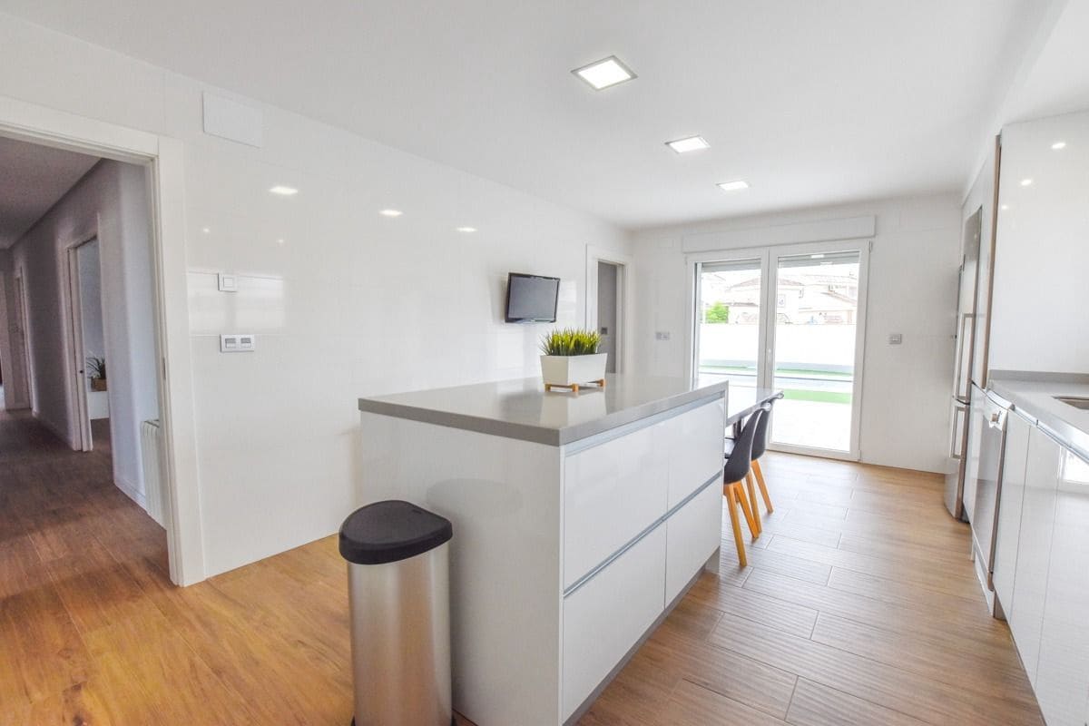 4 slaapkamer Villa te koop in Santa Pola met zwembad - € 737.000 (Ref: 7642433)