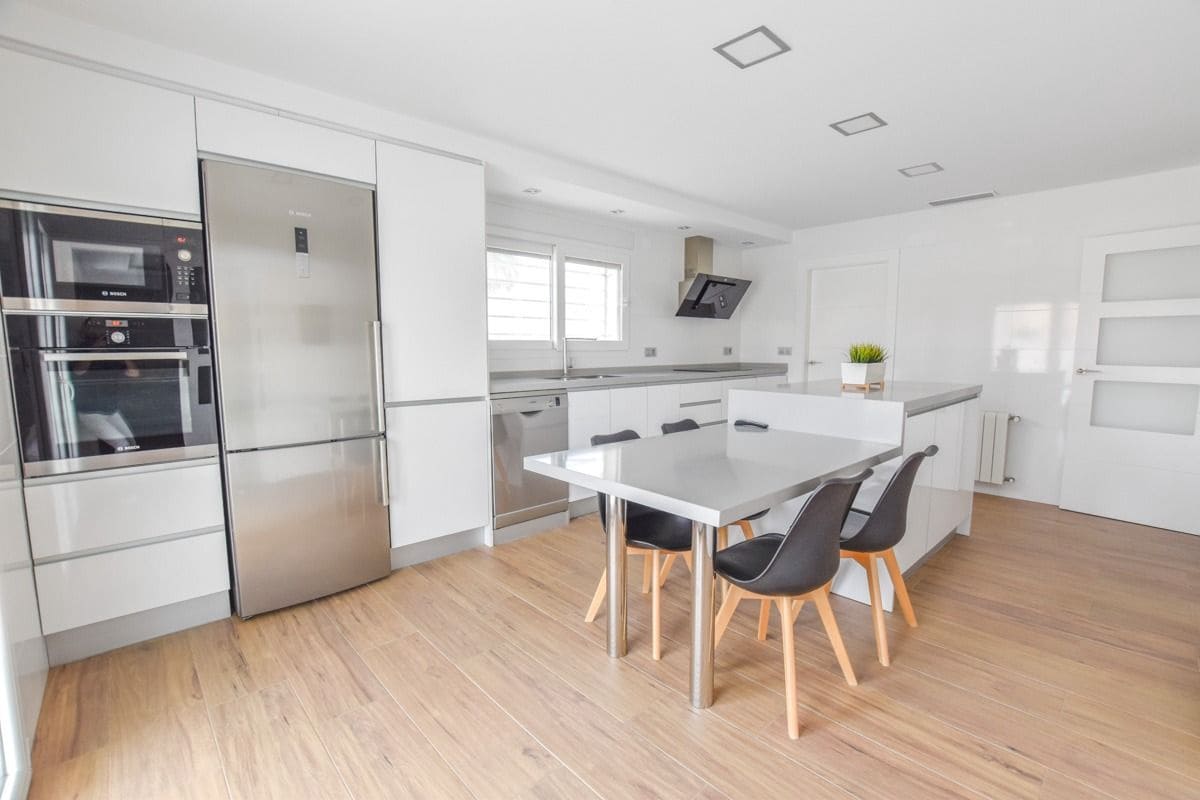 4 slaapkamer Villa te koop in Santa Pola met zwembad - € 737.000 (Ref: 7642433)