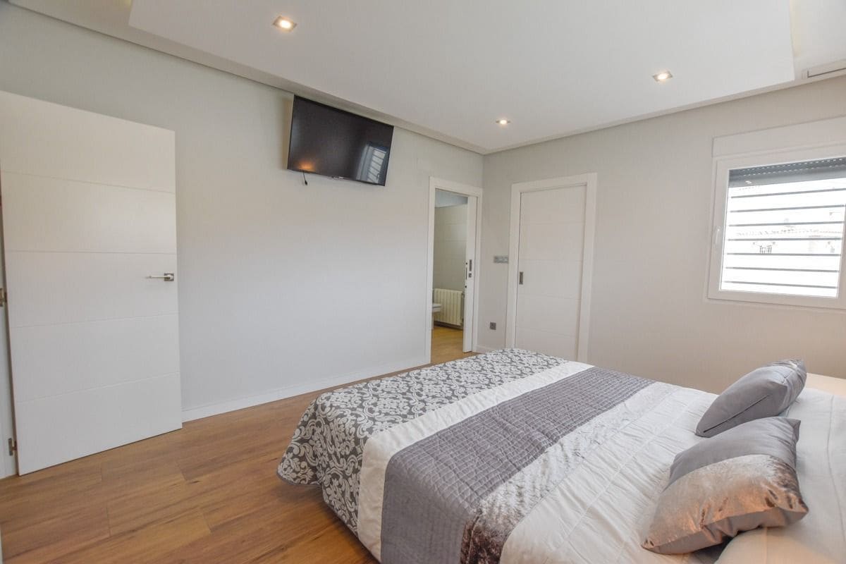 4 slaapkamer Villa te koop in Santa Pola met zwembad - € 737.000 (Ref: 7642433)