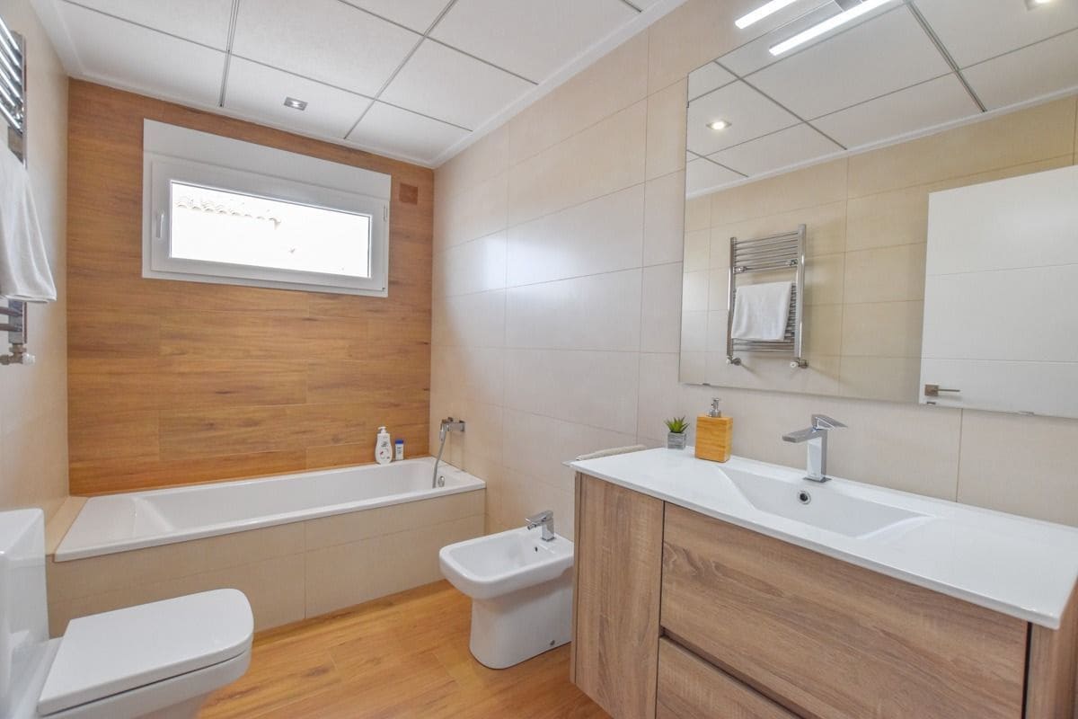 4 slaapkamer Villa te koop in Santa Pola met zwembad - € 737.000 (Ref: 7642433)