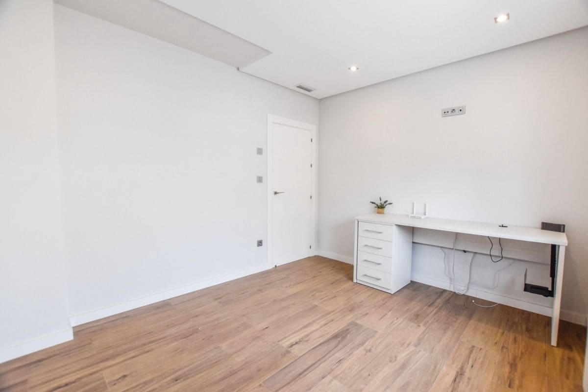 4 slaapkamer Villa te koop in Santa Pola met zwembad - € 737.000 (Ref: 7642433)