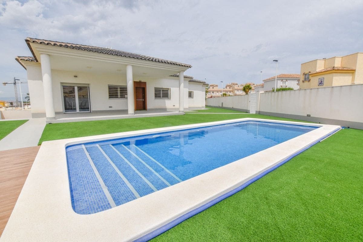 4 slaapkamer Villa te koop in Santa Pola met zwembad - € 737.000 (Ref: 7642433)
