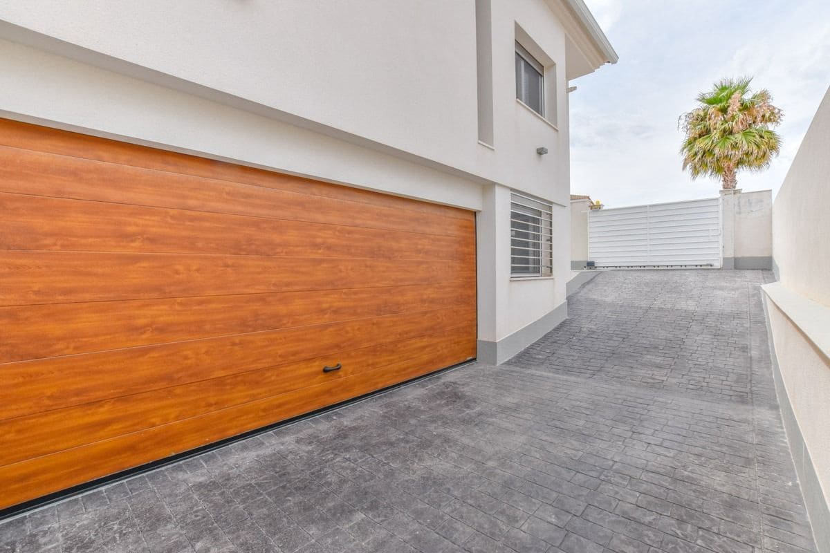 4 slaapkamer Villa te koop in Santa Pola met zwembad - € 737.000 (Ref: 7642433)