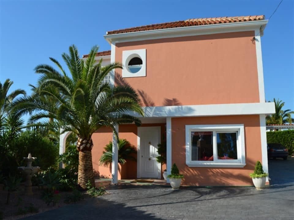 Chalet de 4 habitaciones en Alfaz del Pi / L'Alfàs del Pi en venta con piscina garaje - 650.000 € (Ref: 7659260)