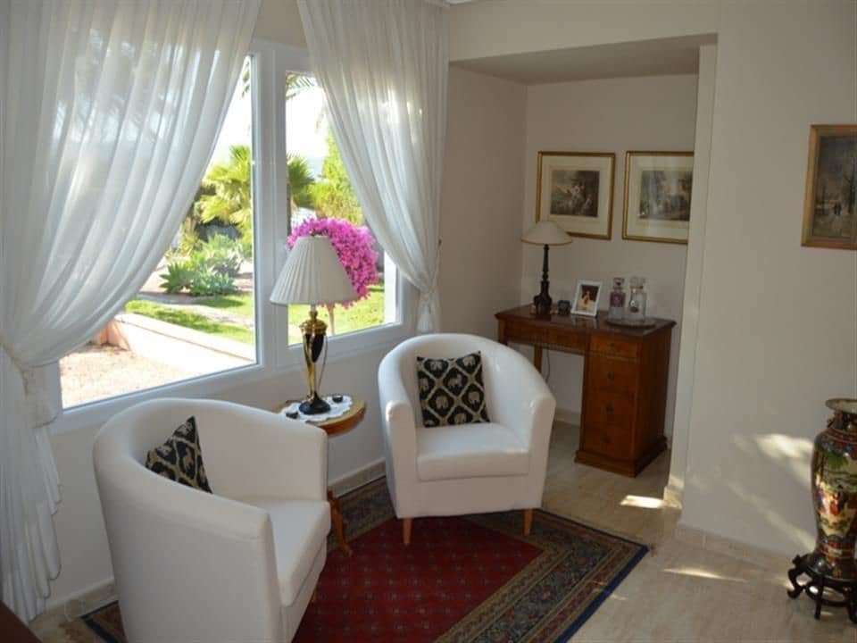 Chalet de 4 habitaciones en Alfaz del Pi / L'Alfàs del Pi en venta con piscina garaje - 650.000 € (Ref: 7659260)