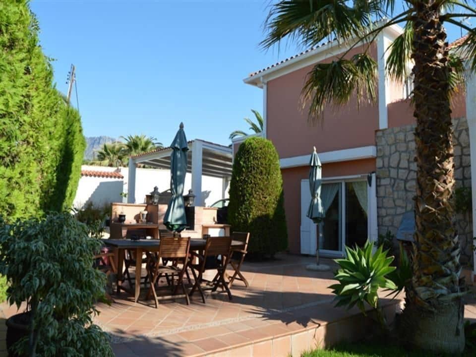 Chalet de 4 habitaciones en Alfaz del Pi / L'Alfàs del Pi en venta con piscina garaje - 650.000 € (Ref: 7659260)