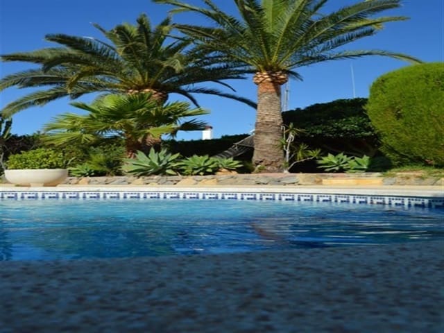 Chalet de 4 habitaciones en Alfaz del Pi / L'Alfàs del Pi en venta con piscina garaje - 650.000 € (Ref: 7659260)