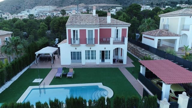 4 bedroom Villa for sale in Benidorm with pool garage - € 810,000 (Ref: 7659263)
